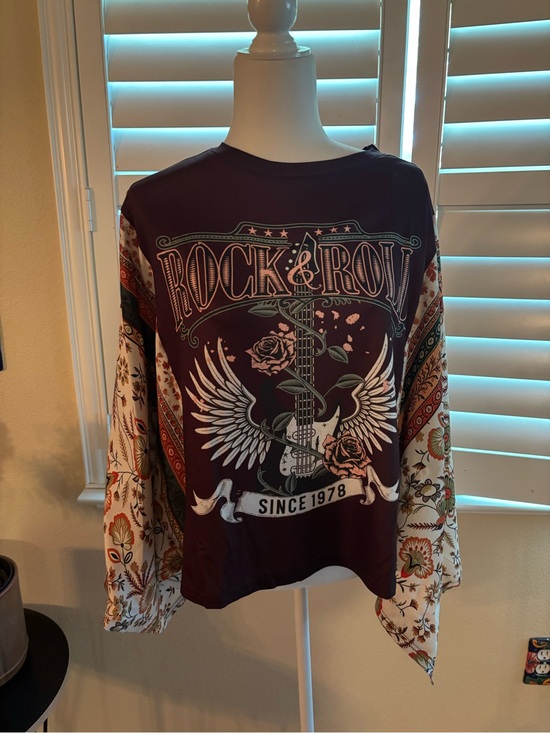 Tops - Rock & Roll Graphic Pullover Top in Deep Burgundy Bat Wing
